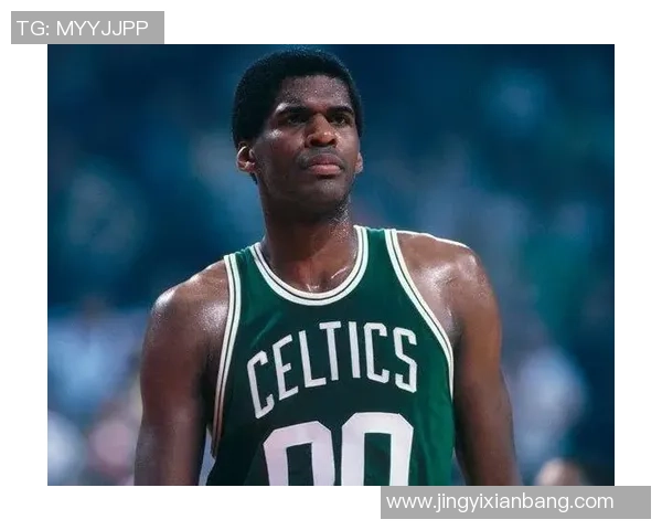 足球巨星亲授防守技巧秘诀，提升球员防线能力的实战经验分享